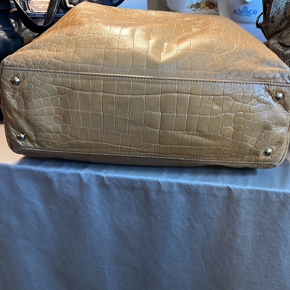 Gorgeous Leather Michael Kors Tote Bag - Picture 7 of 15